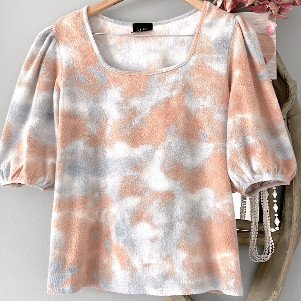 Clouds Short Sleeve L Top!